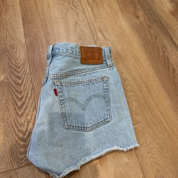 Levi’s 501 Cutoff Denim Shorts Light Wash Size 28 - Picture 2 of 9